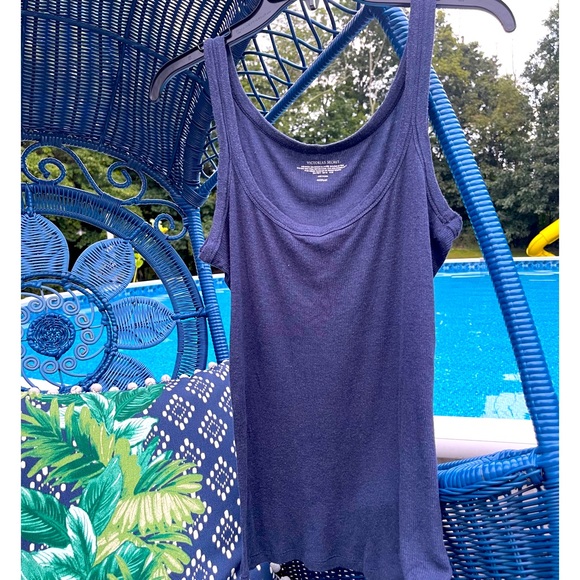 VS Tank Top - Picture 2 of 7